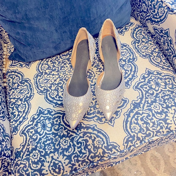 BEAUTIFUL! Worn 15 minutes only - Picture 4 of 5